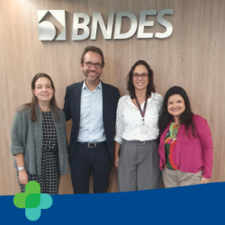 Representantes do IDIS, da Umane e do BNDES reunidos na sede do BNDES para assinatura de termo de compromisso entre Umane e BNDES