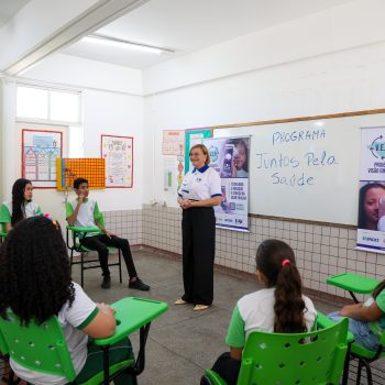 . Descrição completa da imagem: . Legenda da imagem: Dr Liana Ventura na Escola Neto Pereirinha (Foto: Cristiana Dias).